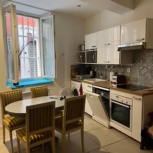appartement-typique-dans-le-centre-historique-47m2.fr-provencehotel.com/